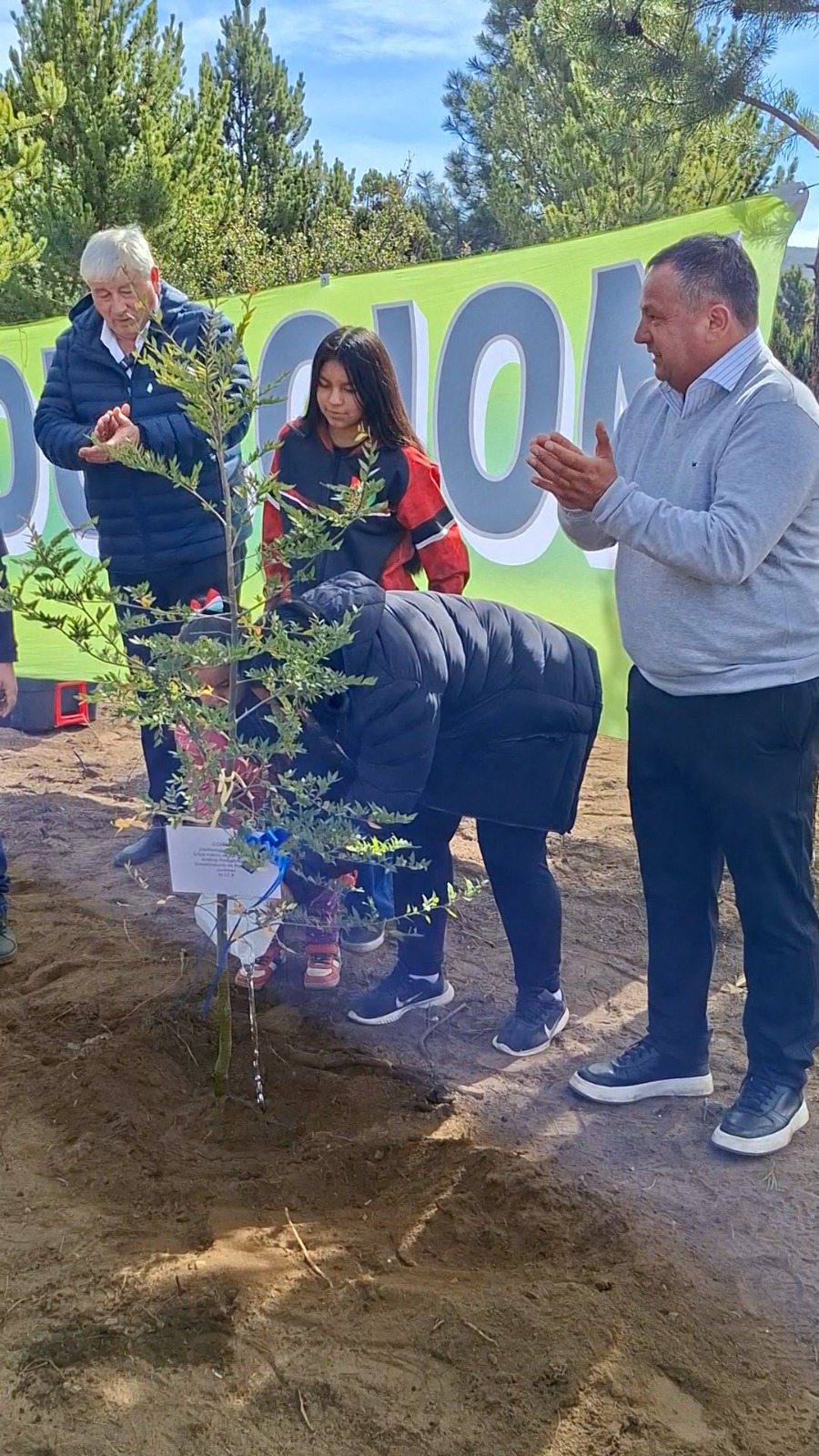 Autoridades y afiliados durante la inauguraci&oacute;n